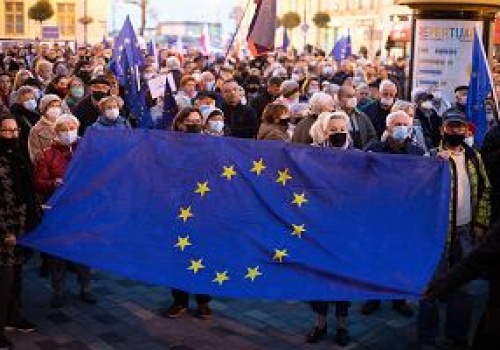 Niemiec, Włoch i Bułgar przyjeżdżają do Polski. Leczą się prywatnie, mieszkanie załatwia im firma