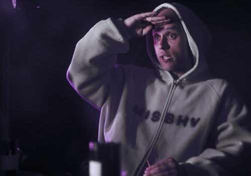 Nowy Polak „Dwa paszporty”: beton i brudna branża, a nie Instagramy