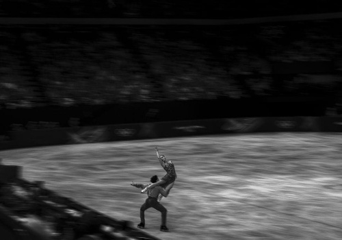 Polski akcent na olimpijskim lodzie. Fińscy łyżwiarze zatańczyli do kultowego utworu Republiki