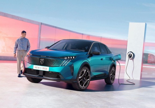 Peugeot e-3008 wjeżdża do Kraju Kwitnącej Wiśni