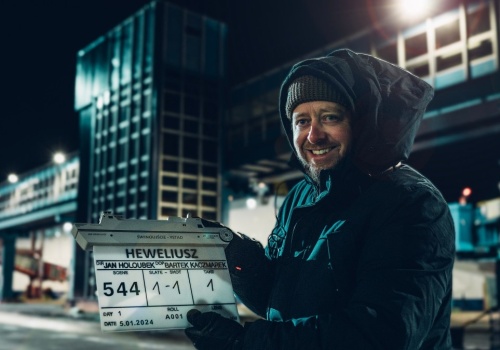 Polaków porwał nowy trend. Nie trzeba lecieć do Hollywood