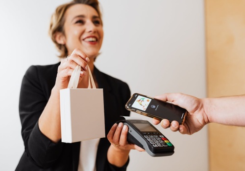 BLIK zbliżeniowy na iPhonie miał już dawno działać. Minęły dwa lata i wciąż nic