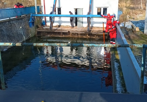 71-letni mężczyzna zaginął nad rzeką w Łabiszynie. Służby szukają także pod lodem