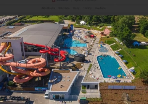 Wojciech Jaruzelski zaczął stawiać tam pomnik, a ponad 20 lat później w tym miejscu otwarto  wrocławski aquapark