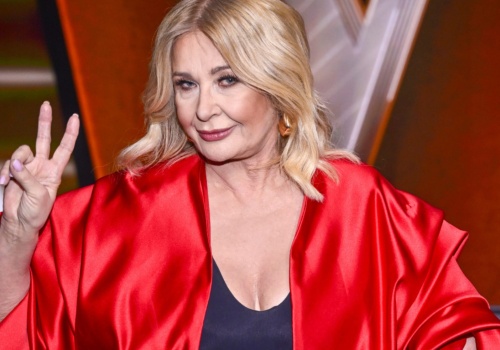 Majka Jeżowska z odważnym dekoltem i w ognistej stylizacji. Tak wystąpiła w finale „The Voice Senior”