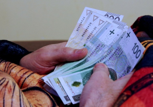 Pracowała przez 40 lat za minimalną krajową. Taką emeryturę dostanie, ta kwota to nie żart