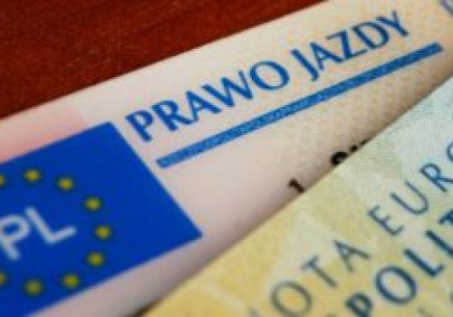 Koniec bezterminowych praw jazdy. Prezydent podpisał nowe przepisy dla kierowców