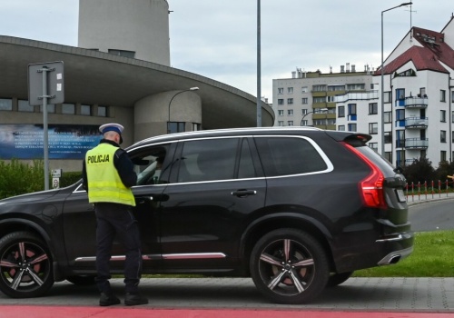 Skarbówka sprawdzi, skąd masz nowe auto. Wystarczy telefon sąsiada