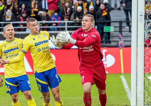 Piłkarze Arki wciąż bez zwycięstwa na wyjeździe. Porażka w Szczecinie była dziewiątą w sezonie
