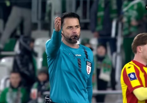 Sędziował w Ekstraklasie ze... smoczkiem. Arbiter i jego młodsza o 20 lat żona przekazali wspaniałe wieści