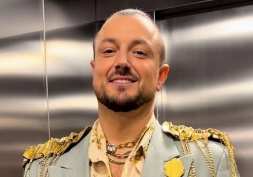 Alek Baron zaskoczył zdjęciem zaledwie dzień po walentynkach. 