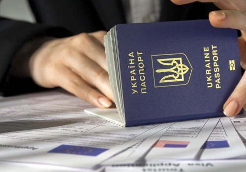 Grzmią o miliardach dla Ukraińców. A my sprawdzamy i chodzi o... promil budżetu