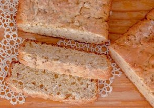 Zamiast na słodko piekę na wytrawnie. Ten chlebek idealnie sprawdzi się na śniadanie i kolację