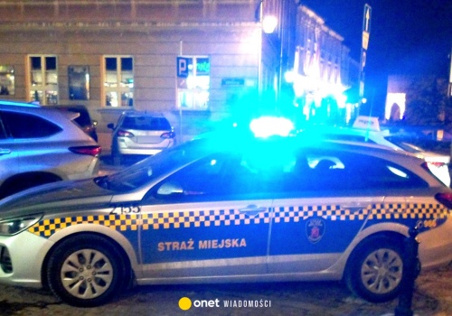 Pokazał zdjęcie z ręką zanurzoną w pudełku. Finał historii daje do myślenia