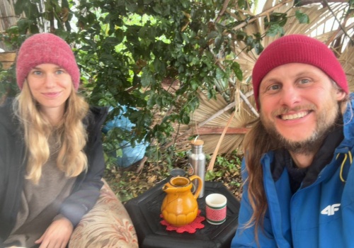 Kasia zamieszkała z rodziną w komunie w Hiszpanii. 