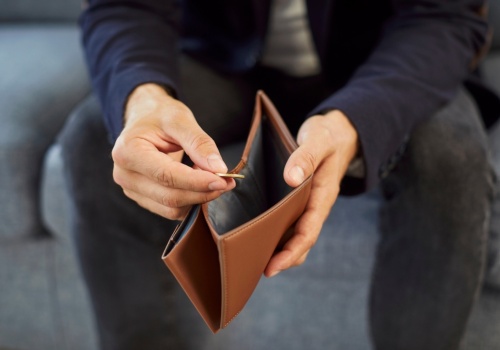 ZUS wypłaci pełnoletnim Polakom 500 zł miesięcznie do końca życia. Dwa ważne warunki