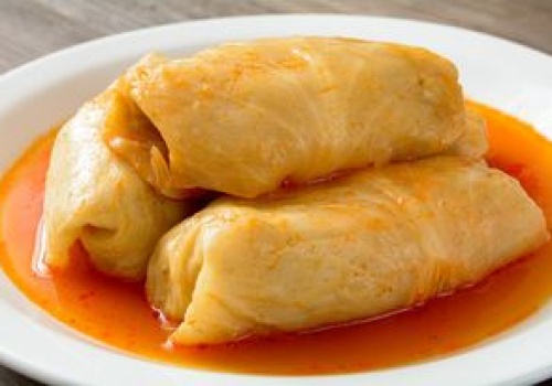 Ryż do gołąbków gotuje się inaczej niż do obiadu. Jeśli popełnisz błąd, farsz będzie niesmaczną breją