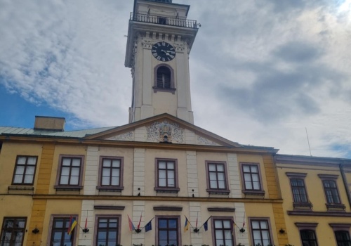 Nieco przybywa urodzeń. Nieco… Dane demograficzne powiatu cieszyńskiego za 2026 rok