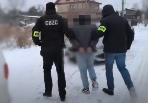 W paczka była sól i mąka. CBZC rozbiło grupę oszukującą na portalach ogłoszeniowych