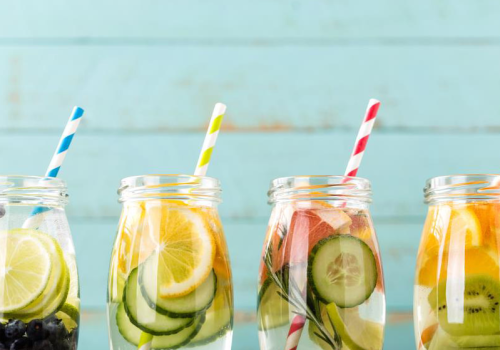 Pożegnaj się z nudną wodą: Jak zamienić zwykłą wodę w leczniczy napój zdrowotny