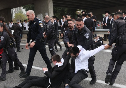 ​Tłum ultraortodoksyjnych Żydów ścigał izraelskie żołnierki