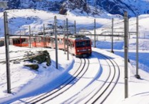 Pociąg wykoleił się w Alpach. Akcja ratunkowa