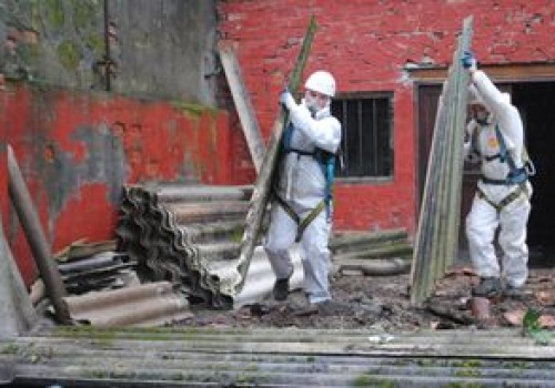 Koniec pieniędzy na usuwanie azbestu. Oto ostateczny termin