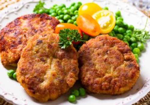 Masz puszkę tuńczyka i kilka ziemniaków? Te kotlety robią furorę