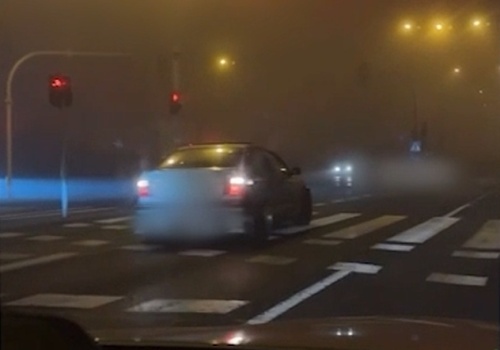 Popisywał się na skrzyżowaniu. Na podstawie nagrania policjanci dotarli do 20-latka