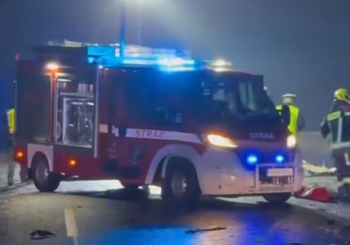 Mama zginęła, jej 9-letnia córka trafiła do szpitala. Pojawił się pilny apel policji