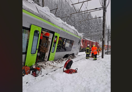Lawina zatrzymała pociąg w Alpach – wykolejenie na linii Goppenstein-Hohtenn i pięciu rannych