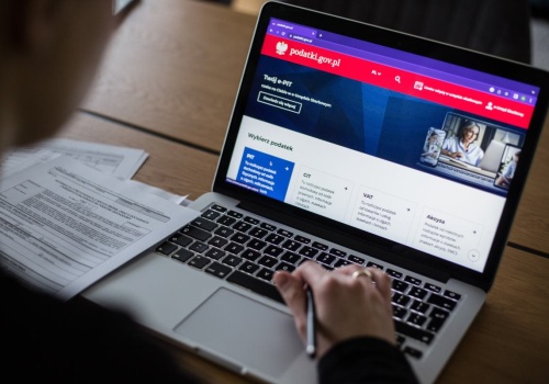 Zamiast 3 miesięcy, 30 dni. Z tą kartą masz szybszy zwrot podatku. Trzeba spełnić 2 warunki