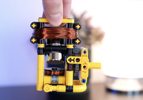 Działający silnik elektryczny z LEGO. YouTuber pokazał prostotę elektromagnetyzmu