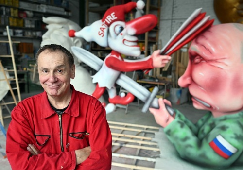 W Rosji grozi mu 10 lat więzienia. Artysta uderza we Władimira Putina na paradzie