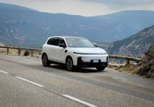 Leapmotor B10 doczekał się wersji z silnikiem spalinowym. Wiemy, ile kosztuje