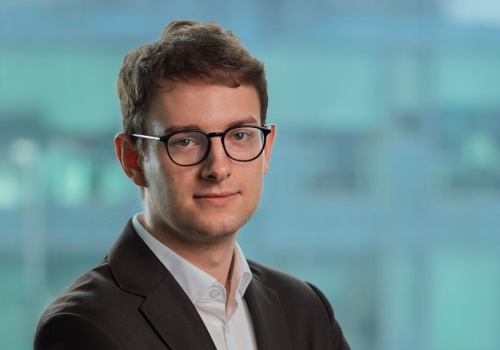 Nasza gospodarka funkcjonuje w dwóch prędkościach! Coface podsumowuje 2025 rok w najnowszym raporcie niewypłacalności