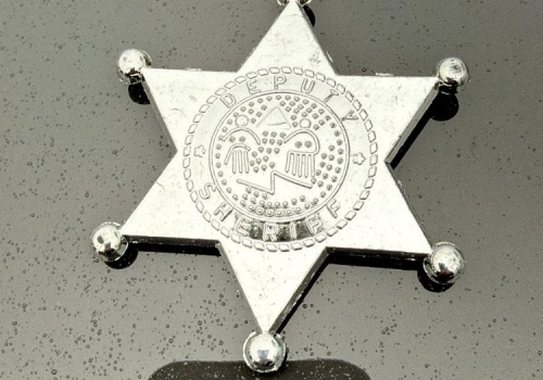 Fałszywym szeryfom już dziękujemy. Jeden wpadł w centrum handlowym