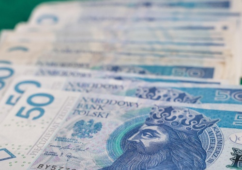 Zarobki absolwentów szkół wyższych w Polsce