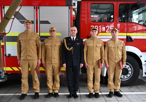 Ślubowanie nowych strażaków w Komendzie Miejskiej PSP w Lublinie. Czterech funkcjonariuszy rozpoczęło służbę