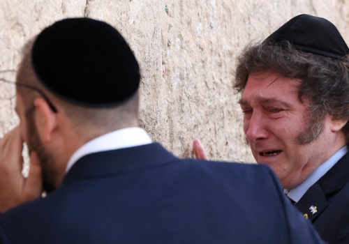 Żyd Milei wprowadza w Argentynie drakońskie kary za „antysemityzm”