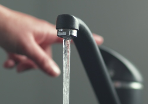 „Dziedzictwo nieefektywności”. Dlaczego usługi wodne są u nas tak drogie?