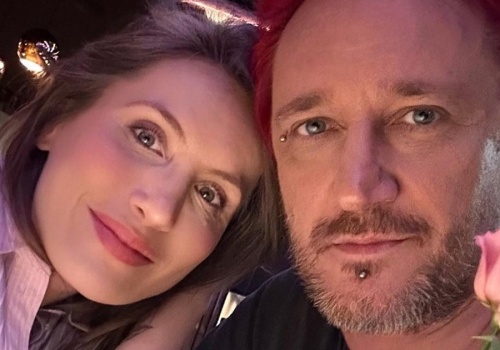 Michał Wiśniewski zażegnał kryzys w małżeństwie? Pokazał bukiet czerwonych róż