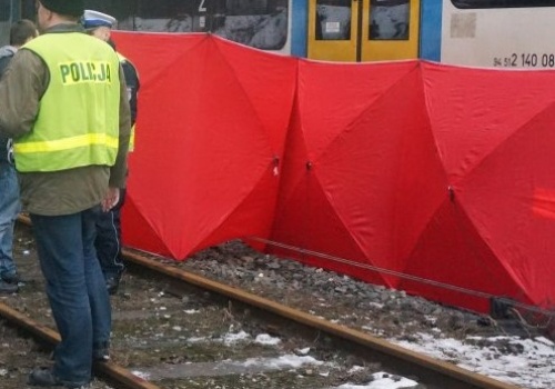 Tragedia na torach w Krakowie. Pociąg śmiertelnie potrącił 16-latka
