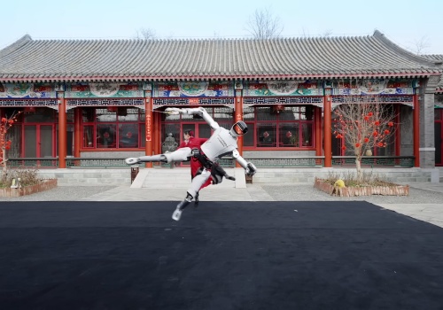 L7 od Robotery tańczy z mieczem. To prawdziwy sprawdzian balansu i precyzji