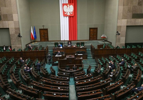 Trzy formacje poza Sejmem, a PiS-owi brakuje 10 pkt proc. Znamy wyniki nowego sondażu