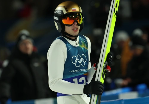 Horror na skoczni w Predazzo! Polacy ze srebrnym medalem IO