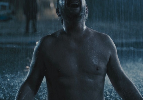 Mężczyźni mówią: „Ten film jest o mnie”, kobiety wychodzą z kina w ciszy. „Zapiski śmiertelnika” uderzają w najczulszy punkt współczesnej męskości