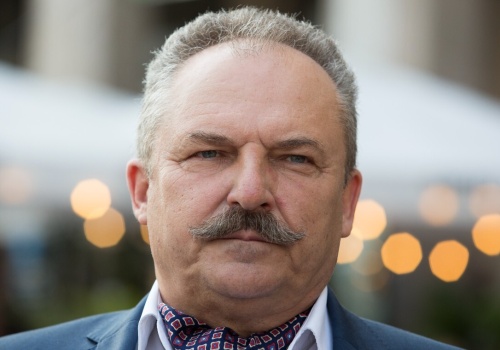 Jakubiak do Nawrockiej: Psy szczekają, karawana jedzie dalej