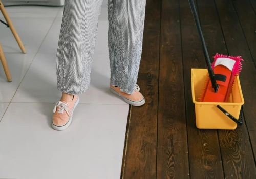 Dodaję do wiaderka i myję podłogi. Przez cały tydzień są lśniące i pachnące