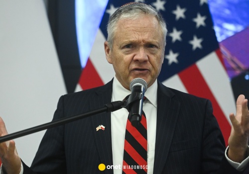 Ambasador USA wywołał polityczną burzę. Tak jego działania ocenili Polacy